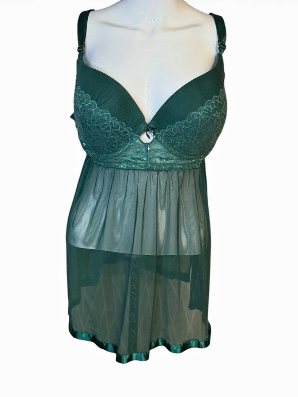 Daisy Fuentes Green Lace Chemise Like New